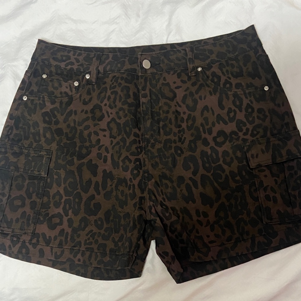 Leopard Print Women’s Cargo Shorts - Brown/Black